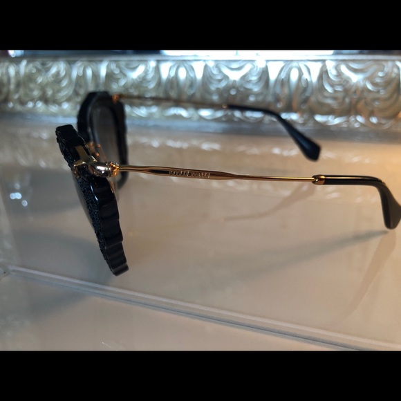 Miu Miu “Noir” sunglasses - Picture 4 of 7